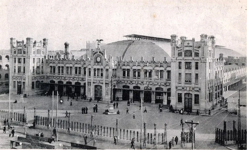 Fachada De La Estación Del Norte (valencia)